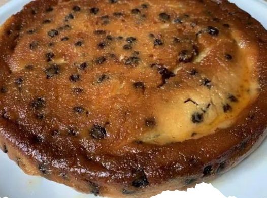Gâteau à la semoule et aux raisins secs